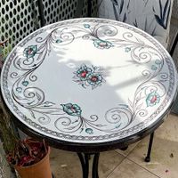 Runder Lavatisch Gartentisch mit Blumen