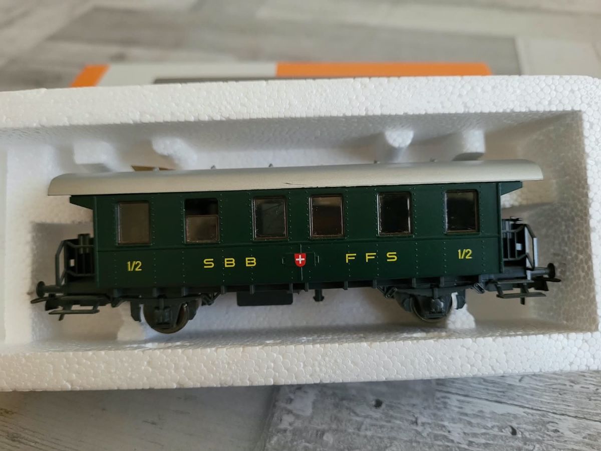 Roco Modellini di ferrovie: ROCO 3 PERSONENWAGEN  – Usato da Steffisburg venduto da susello 4
