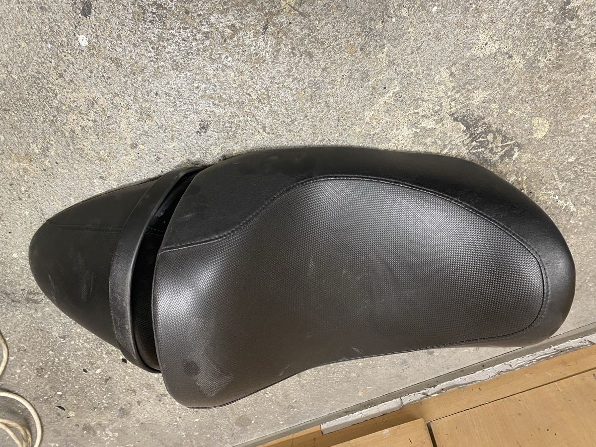 Harley-Davidson Toutes les pièces détachées moto: Harley Davidson Vrod Sitz – D'occasion à Kaltbrunn par la77