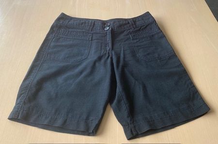 Damen Shorts H&M schwarz Grösse 38 guter Zustand