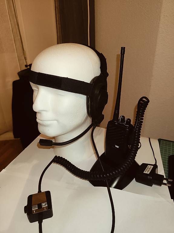 Funktechnik: Funkgerät mit Militär tactical helmet Headset  – Gebraucht aus Rorschach von Cuogar78
