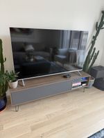 Modernes TV-Lowboard in Nussbaum-Optik mit Hairpin-Legs