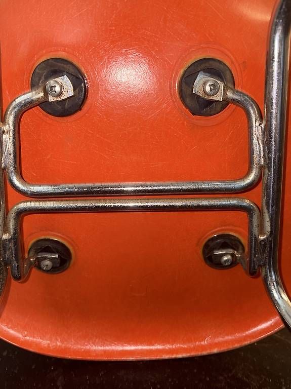 Eames Sedie: Vintage Eames Fiberglass Shell Chair – Usato da Bern venduto da PicPocket 2