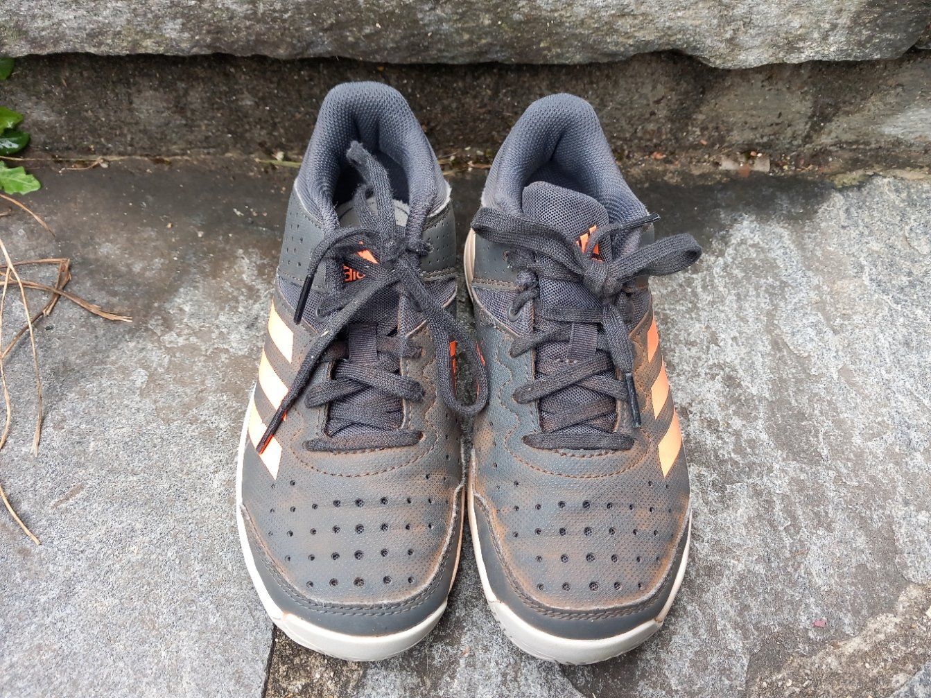 Chaussures garçon: Scarpa da ginnastica Adidas 33 – D'occasion à Motto (Blenio) par Vale.L85