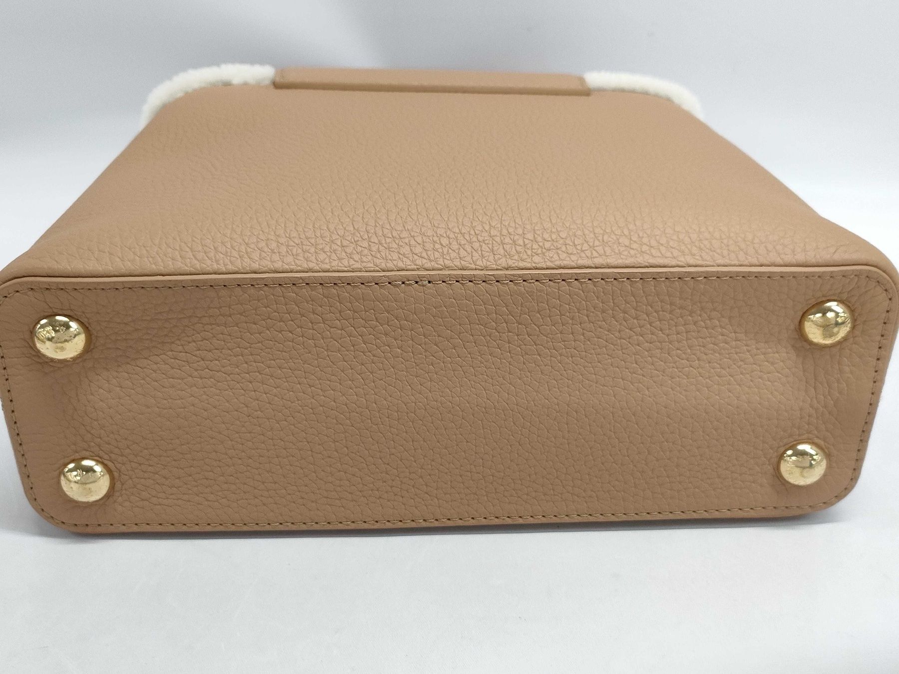 Louis Vuitton Borse da donna: Louis Vuitton Capucines BB Shearling, Neupreis ca. CHF 7000 – Nuovo (secondo la descrizione) da St. Gallen venduto da Love_Luxury 3