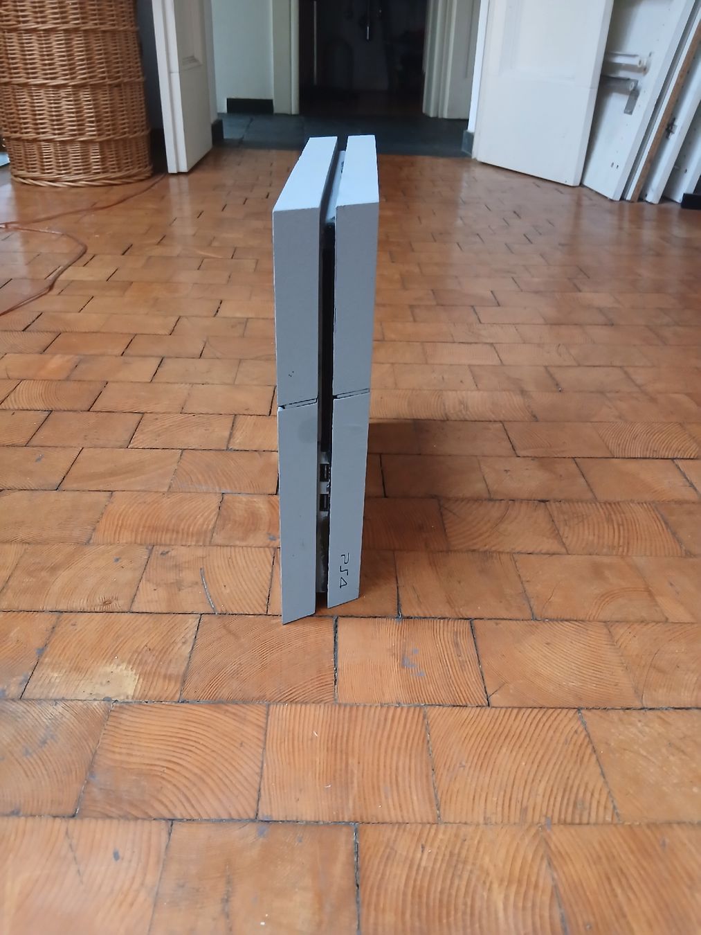Sony Console: PLAYSTATION 4 – Usato da Locarno venduto da sch_r2rh
