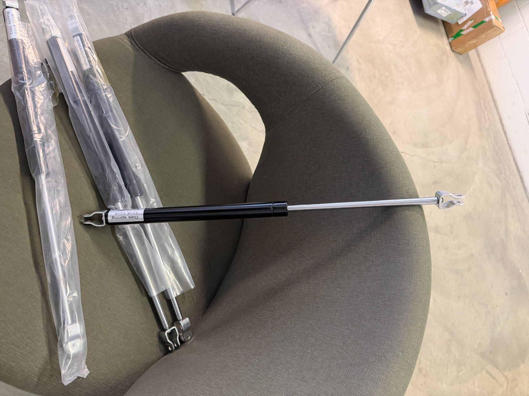 Sonstiges Fahrzeugzubehör: Gasdämpfer – Neu (gemäss Beschreibung) aus Arbon von Secretpacks-SchLau 2