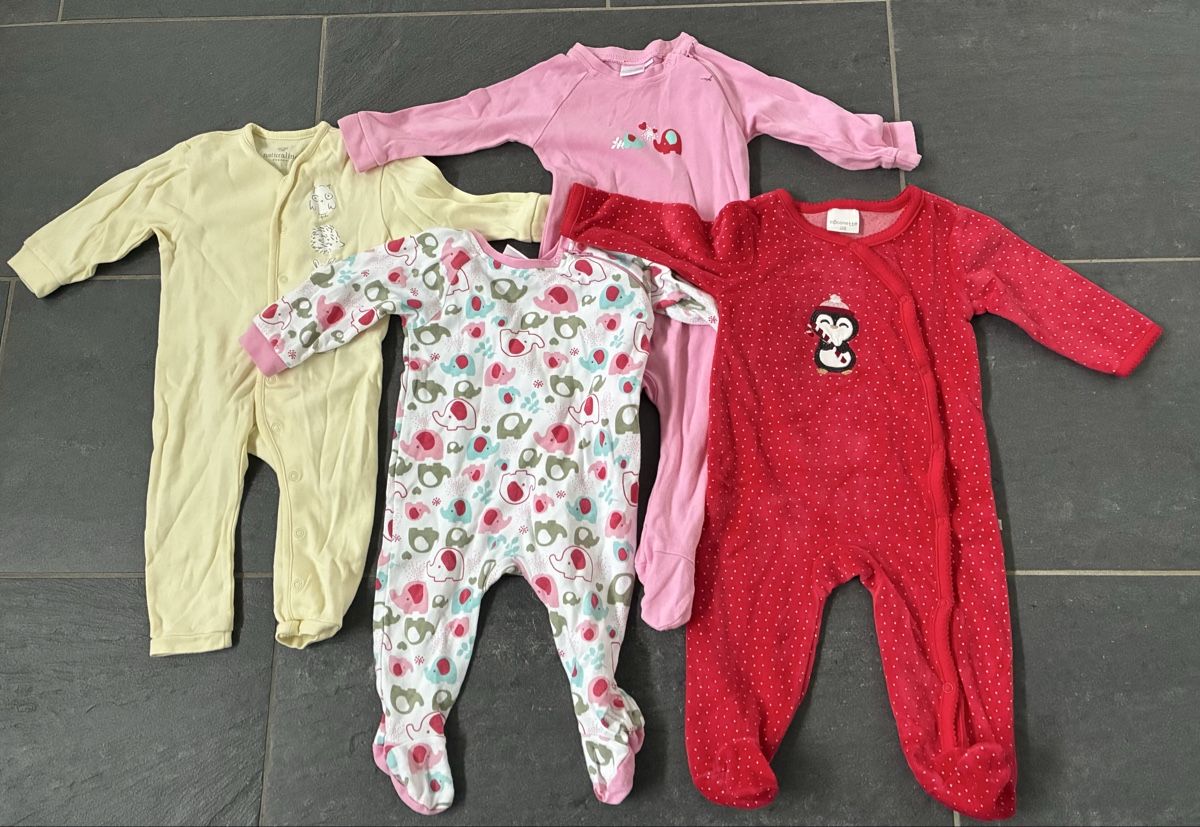 Pyjamas & Ähnliches: Kinderpyjamas Gr. 62/68 – Gebraucht aus Algetshausen von Carrhard