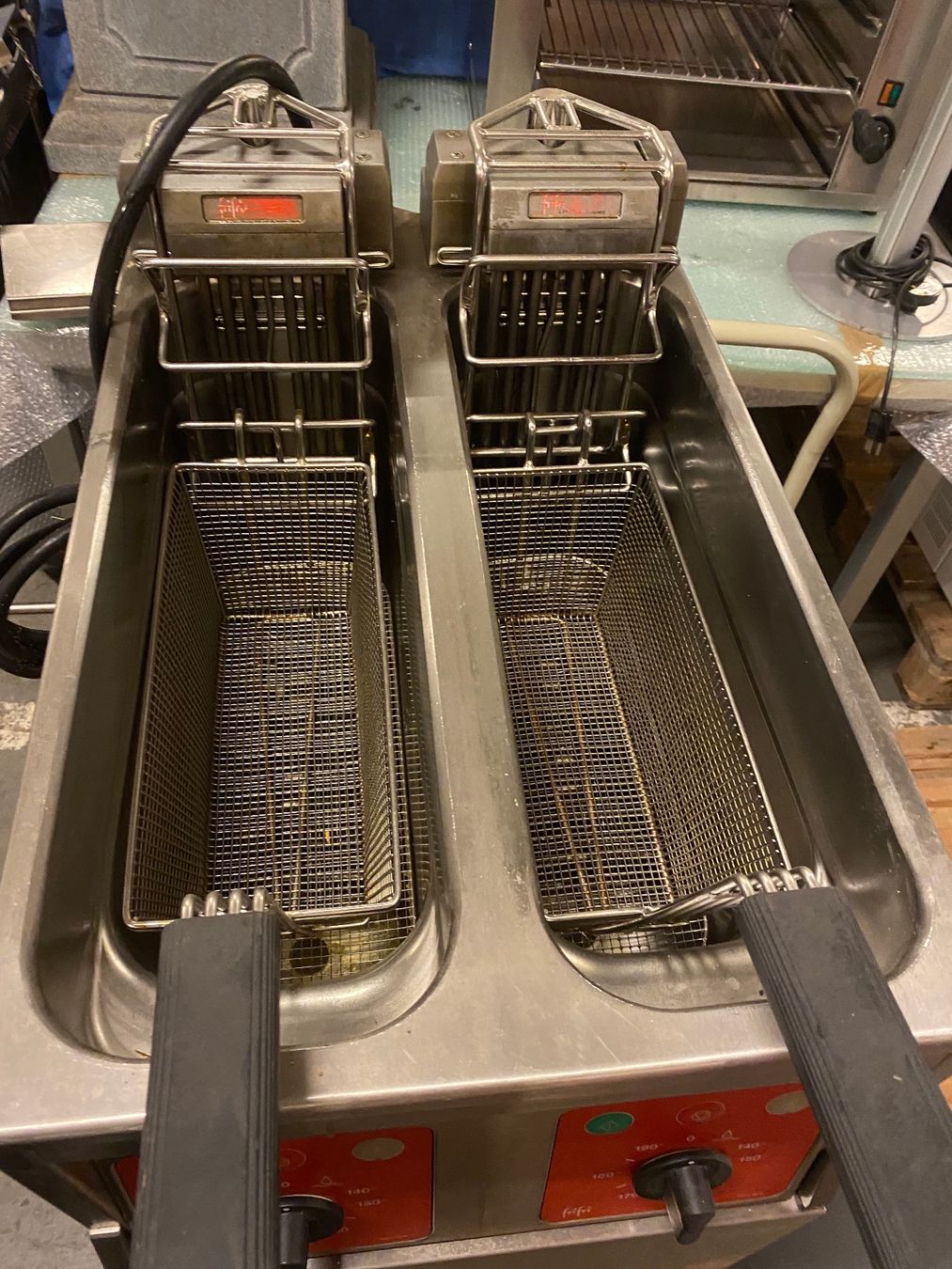 Frifri Appareils de cuisine: FriFri BASIC 422 Doppel-Fritteuse 400V – D'occasion à Bern par Baron010 2