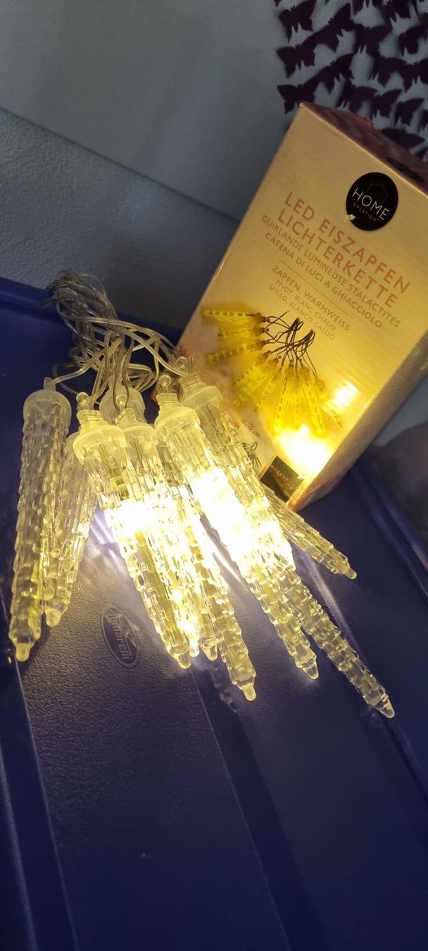 Guirlandes lumineuses: Led Eiszapfen Lichterkette – Neuf (Voir description) à egliswil par Maggy6