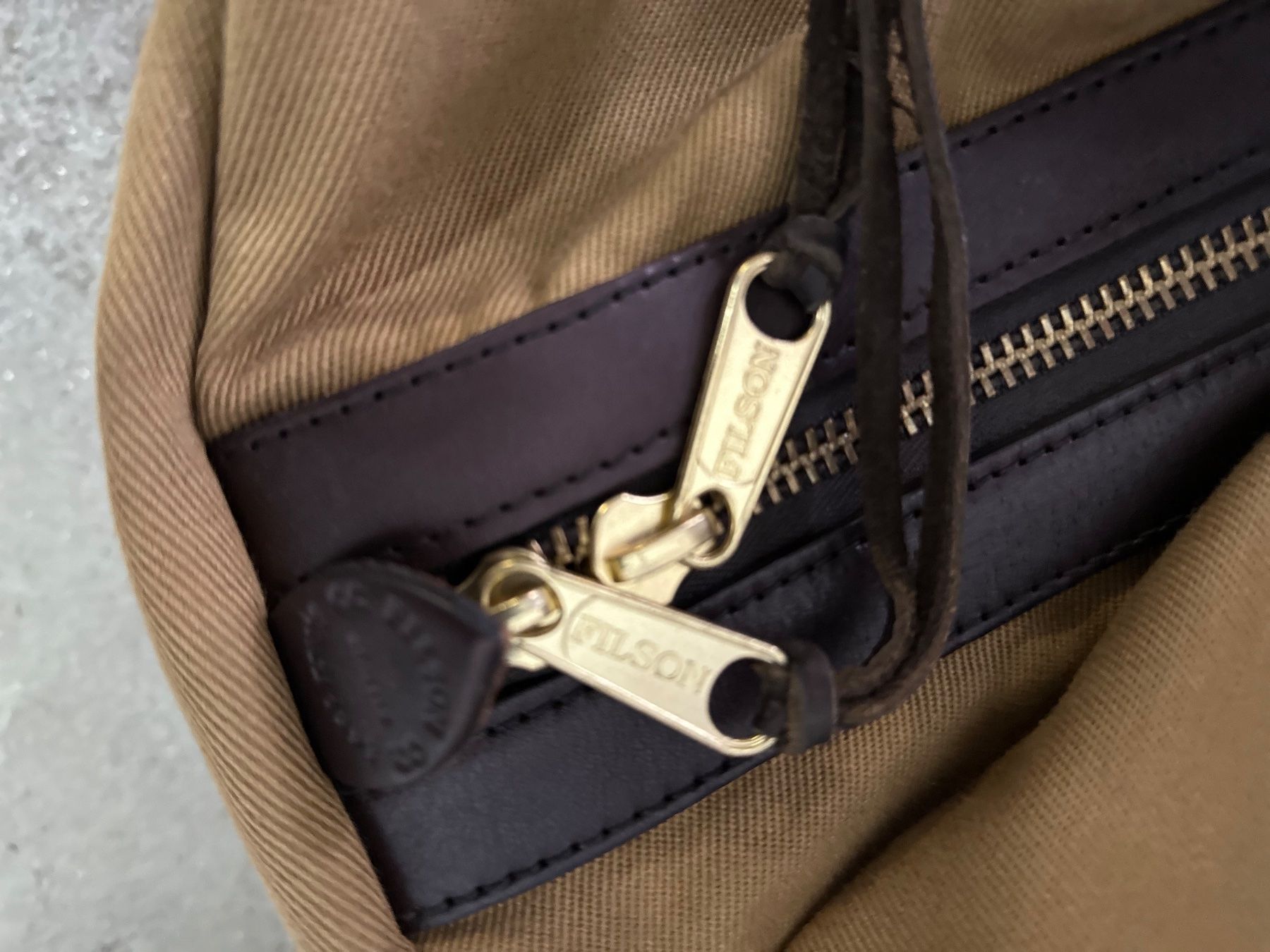 Valigie: Filson Rolling Duffle Bag - Size Large - Dark Tan – Usato da Luzern venduto da sca_m7cs 4