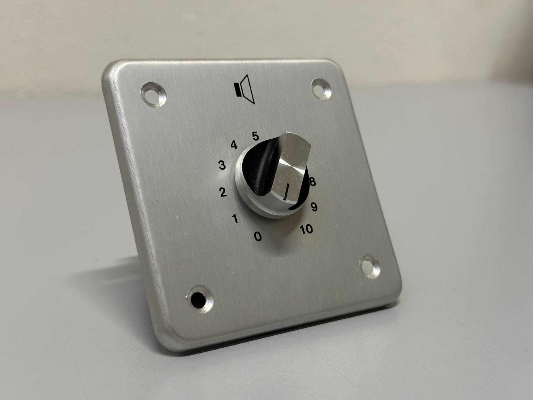 Interruttori: 100V ELA Lautstärkeregler – Nuovo (secondo la descrizione) da Hochdorf venduto da av-electronics