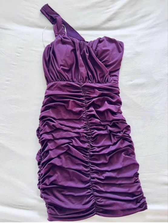 Vestiti: Robe de soirée violette élégante taille S – Usato da La Chaux-de-Fonds venduto da Sabinchenn