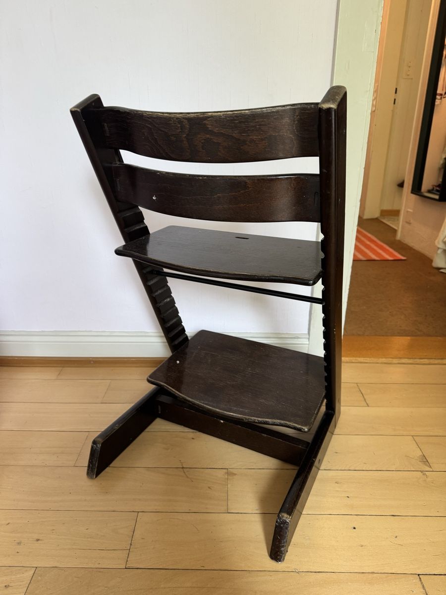 Stokke Chaises hautes: Trip Trap Dunkelbraun – D'occasion à Zürich par Finchbaboon 2