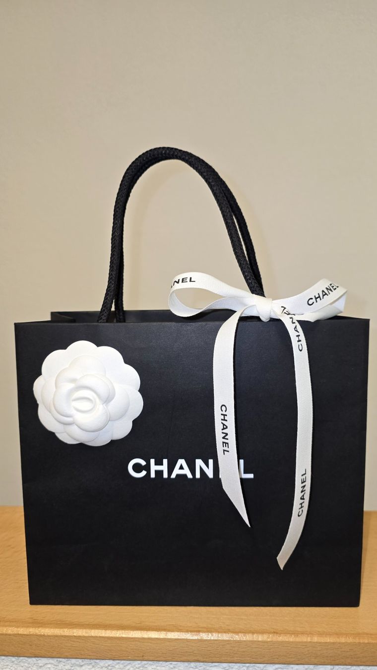Chanel Taschen für Damen: Original Chanel Tüte mit Kamelie \Band – Neu (gemäss Beschreibung) aus wallisellen von funkelsternchen5