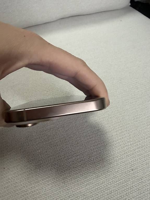 Portables: iPhone 16pro  – D'occasion à Zürich par JelyB 4
