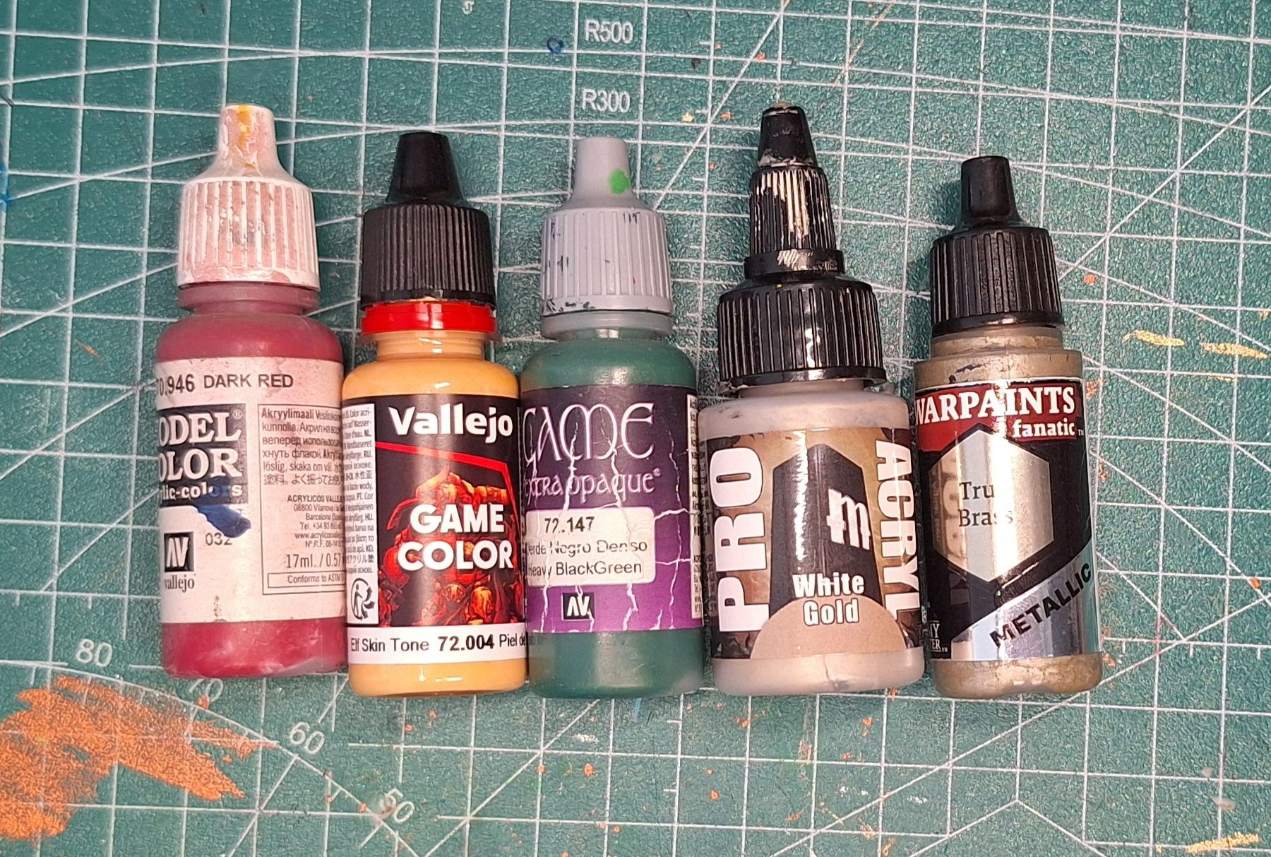 Peintures: 5 peintures acryliques Vallejo, Citadel, Army Painter – D'occasion à Meyrin par Alexdragon