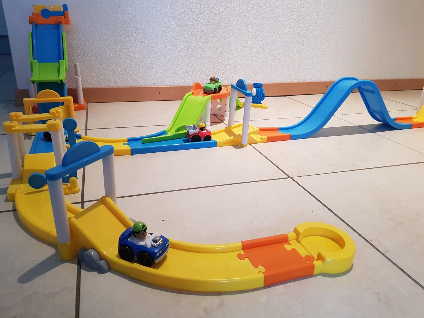 Rennbahnen: Circuit avec voitures - jeu enfant – Gebraucht aus Villars-sur-Glâne von Mark_988 3