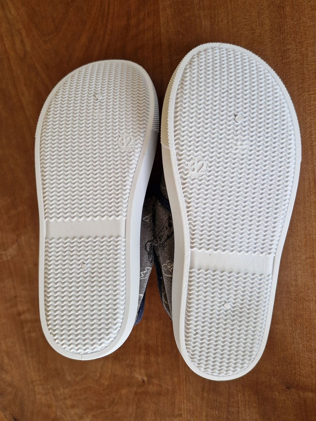 Schuhe für Jungen: Finken / Stofffinken / Hausschuhe 32 – Gebraucht aus Giswil von monimaus08 1