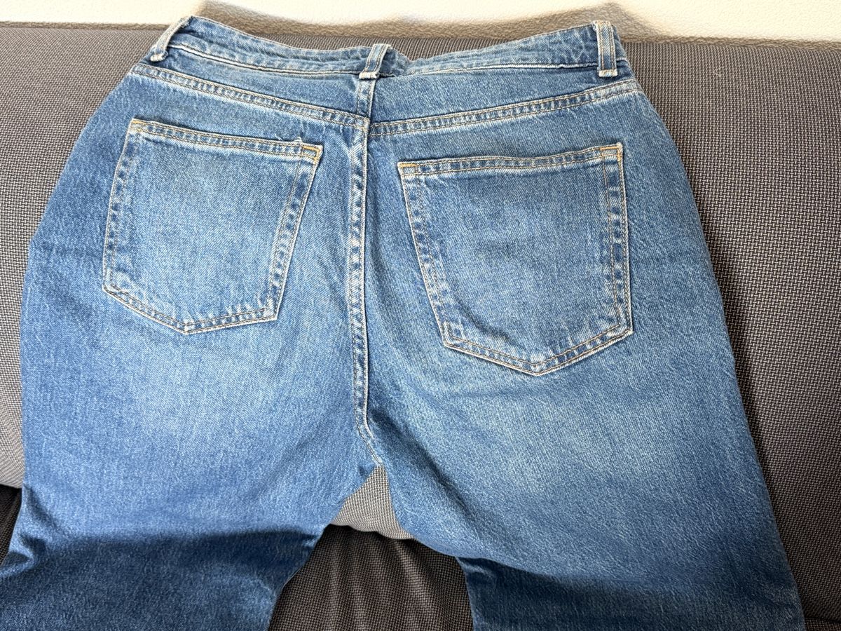 H&M Jeans: Jean H&M bleu clair, taille 38 – Usato da Bulle venduto da LeMoleson 4