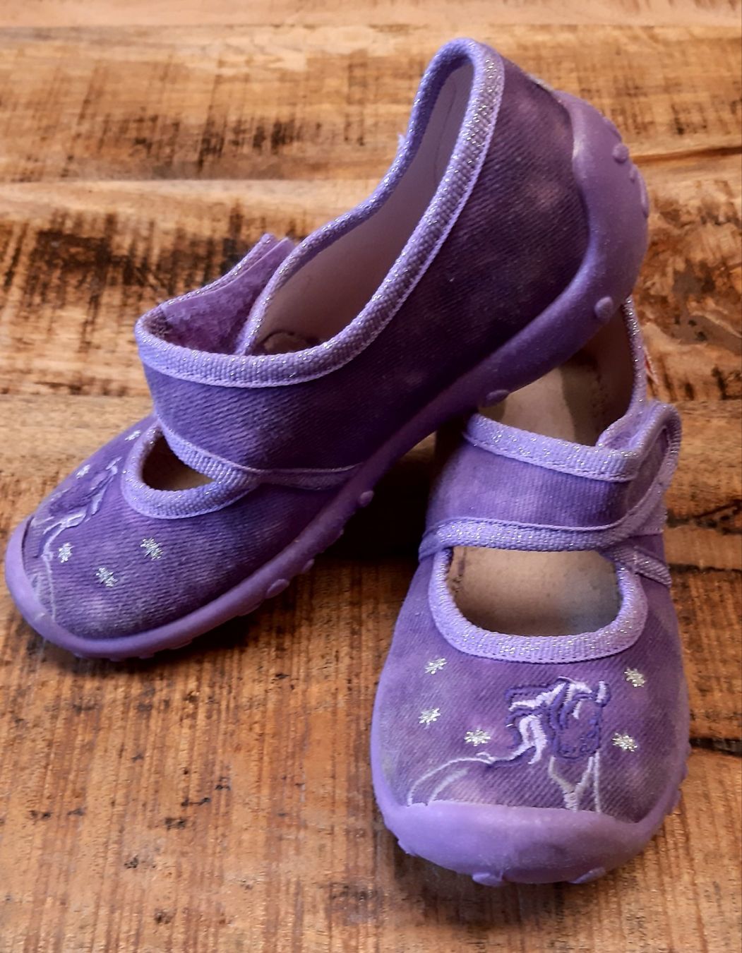 Elefanten Scarpe per ragazze: Mädchen Hausschuhe lila mit Einhorn, Grösse 25 – Usato da Wiler b. Utzenstorf venduto da ryan81