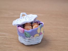 Handgeflochtener Gschwellti Korb, Puppenhaus