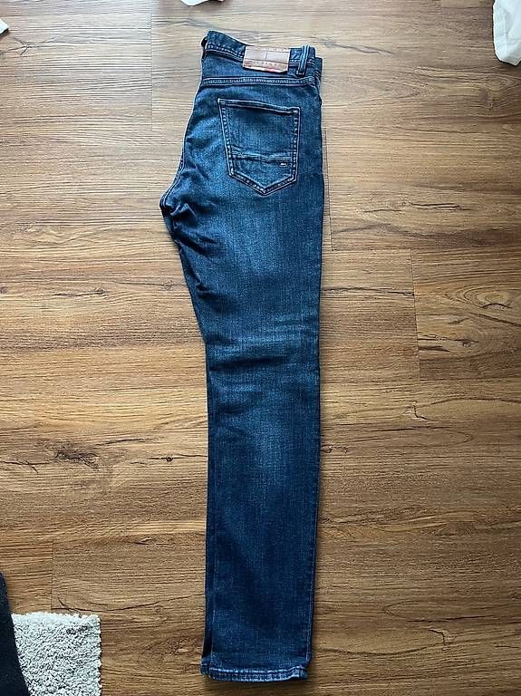 Tommy Hilfiger Jeans: Tommy Hilfiger Jeans THE FLEX – Gebraucht aus Sursee von dok_bz9b 1