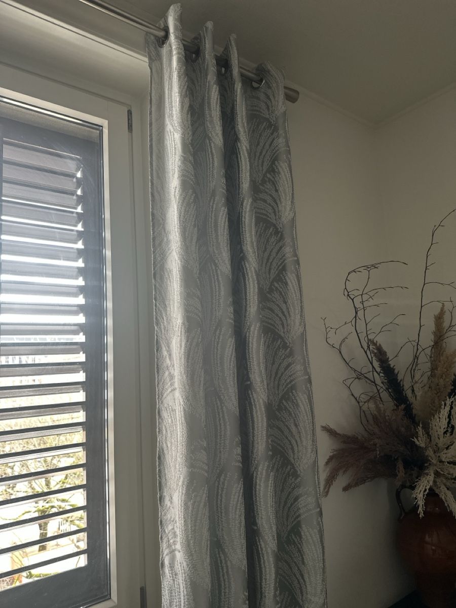 Tende: Elegant Grey Curtains with Silver Pattern - Eyelet Top. – Usato da Zürich venduto da Souljunic 1