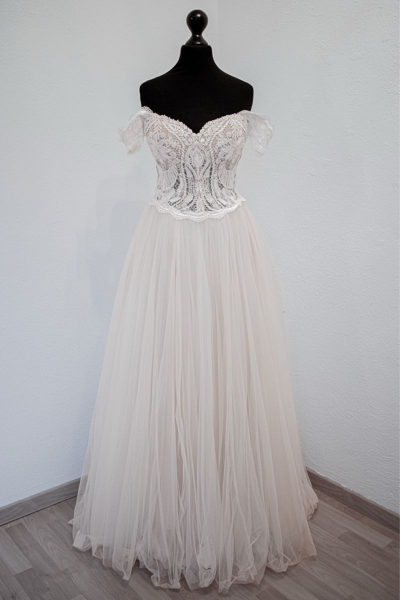 Robes: Brautkleid weiss mit Spitze – D'occasion à Nottwil par k.s.i.d 4