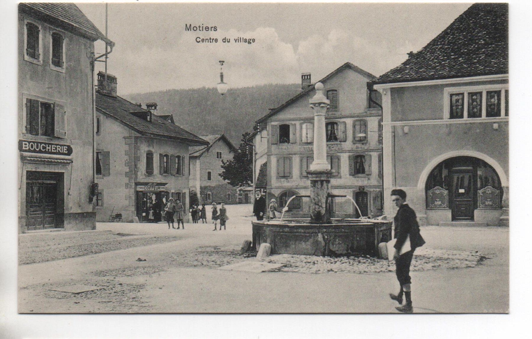 Cartoline postali: MOTIERS Centre du village animée – Nuovo (secondo la descrizione) da Jona venduto da philajona