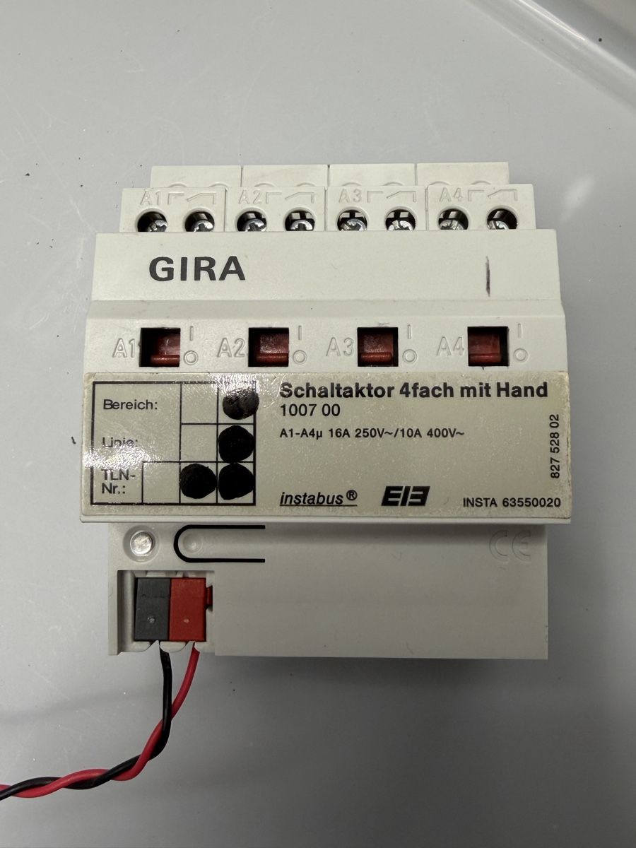 Componenti elettronici: Schaltaktor KNX 4fach - Gira – Usato da Neuheim venduto da Sandokan39