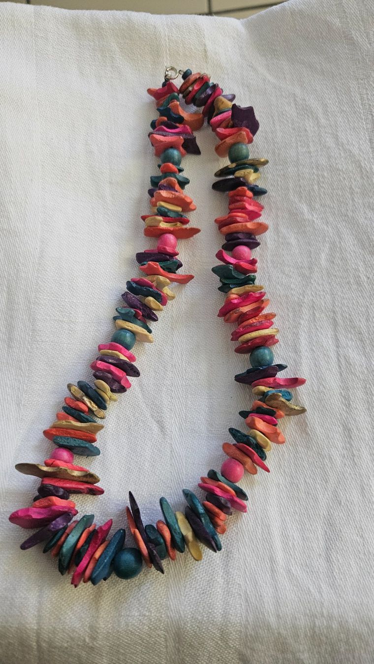 Catenine: Coloratissima collana girocollo – Usato da Melano venduto da H-Sara