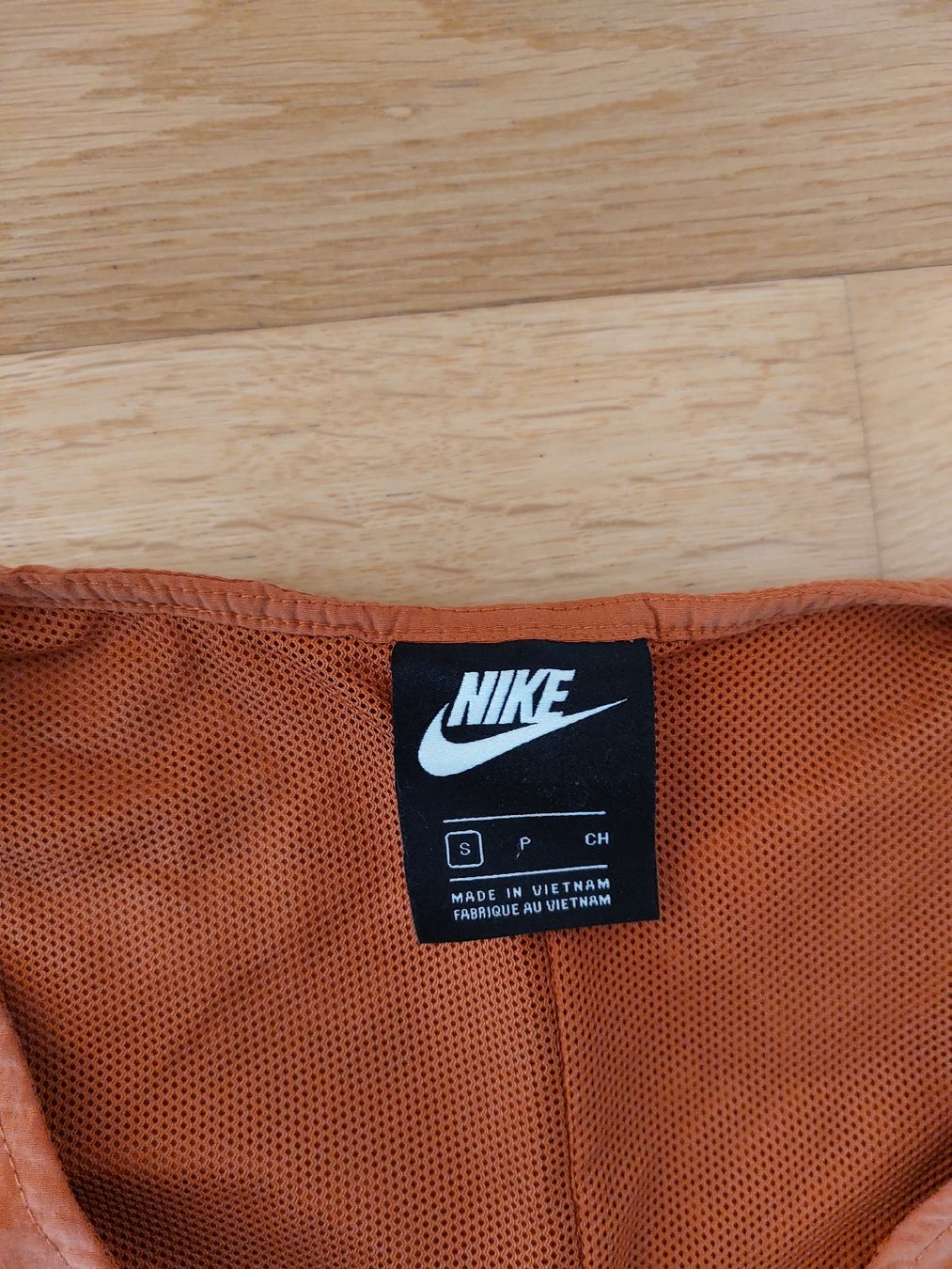 Nike Tute: nike combinaison short – Usato da Fribourg venduto da charlottej02 2
