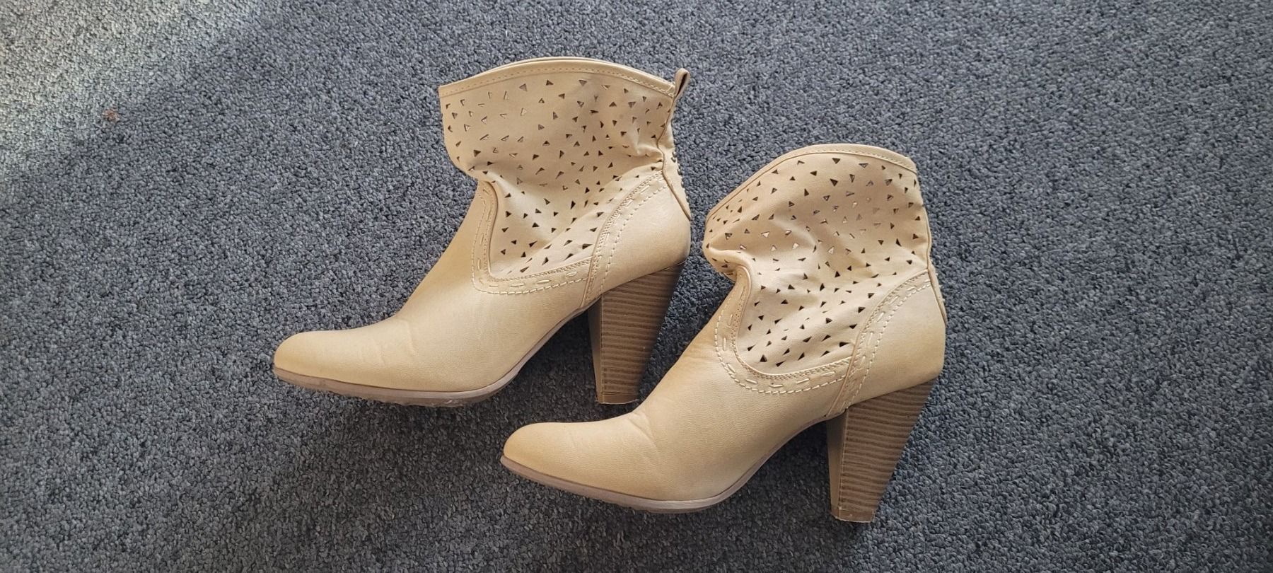 Scarpe da donna: Stiefel Gr.40 EINMAL GETRAGEN – Usato da Schöfflisdorf venduto da nun_zr8r