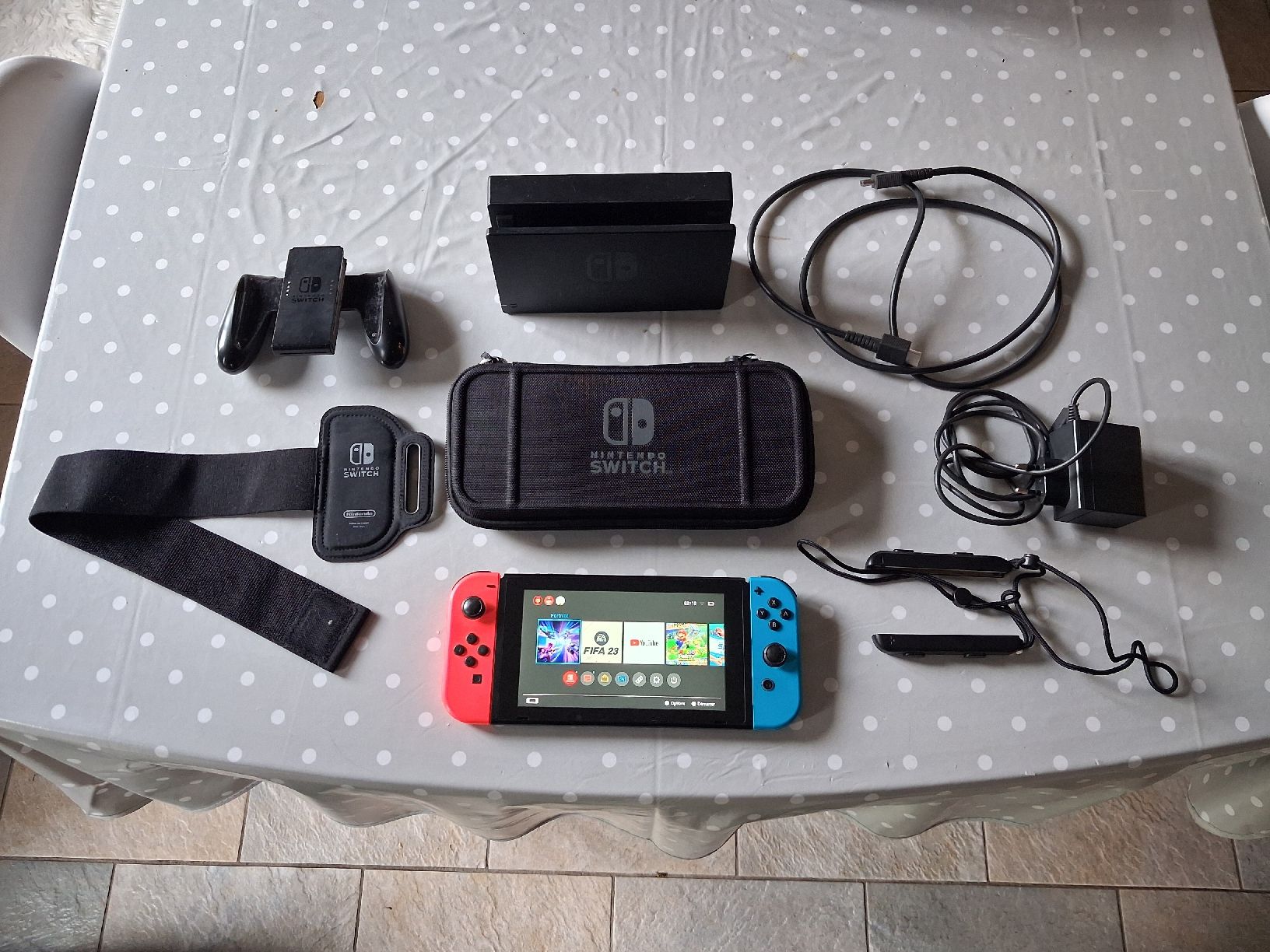 Nintendo Console: Nintendo switch + accessoires  – Usato da Mayens-De-Chamoson venduto da arvine29