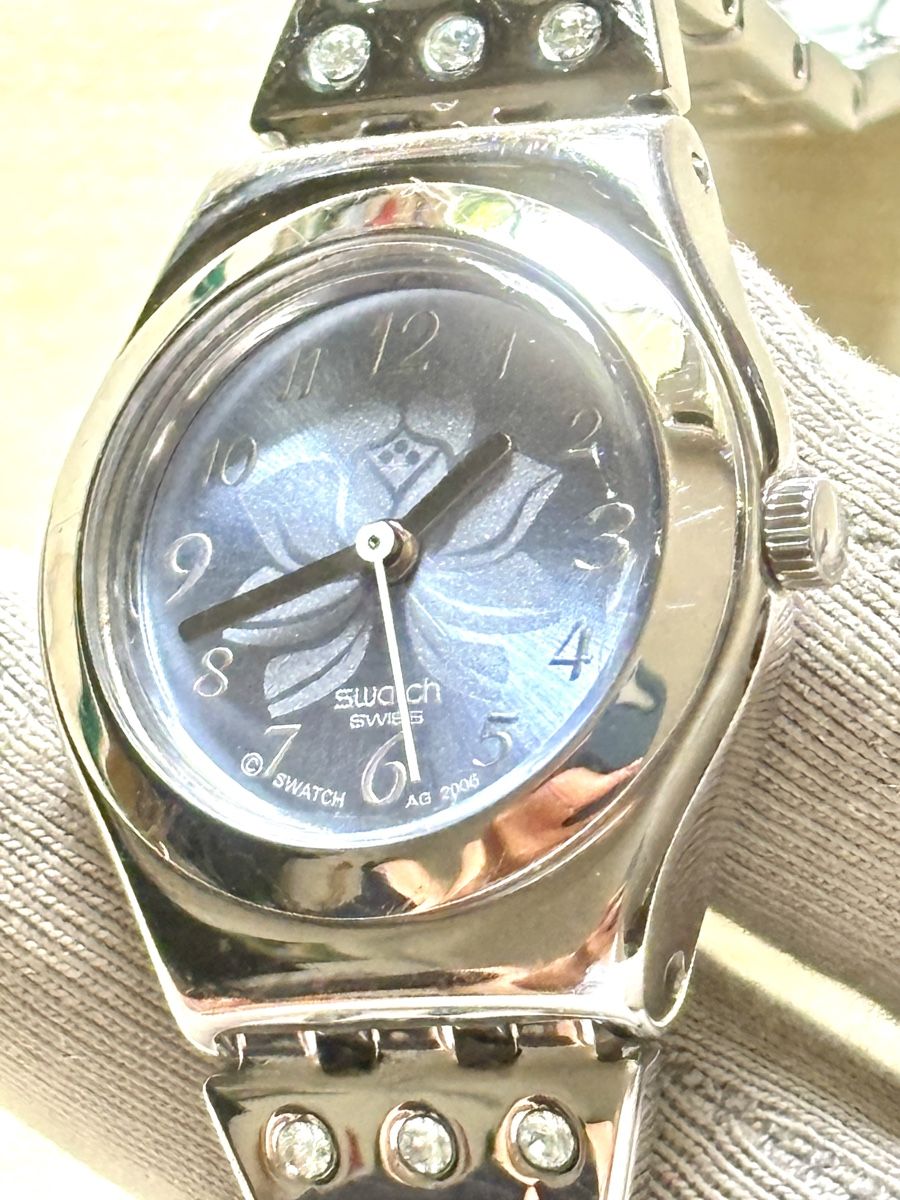 Swatch Orologi: Swatch Damenuhr blau floral  – Usato da Grenchen venduto da chththl 5