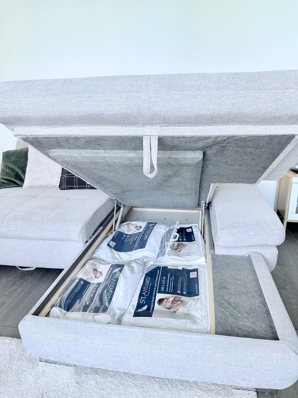 Pfister Divani: Ecksofa Stoff grau beige mit Bettfunktion und Staufach – Usato da Steffisburg venduto da gigermichele 3