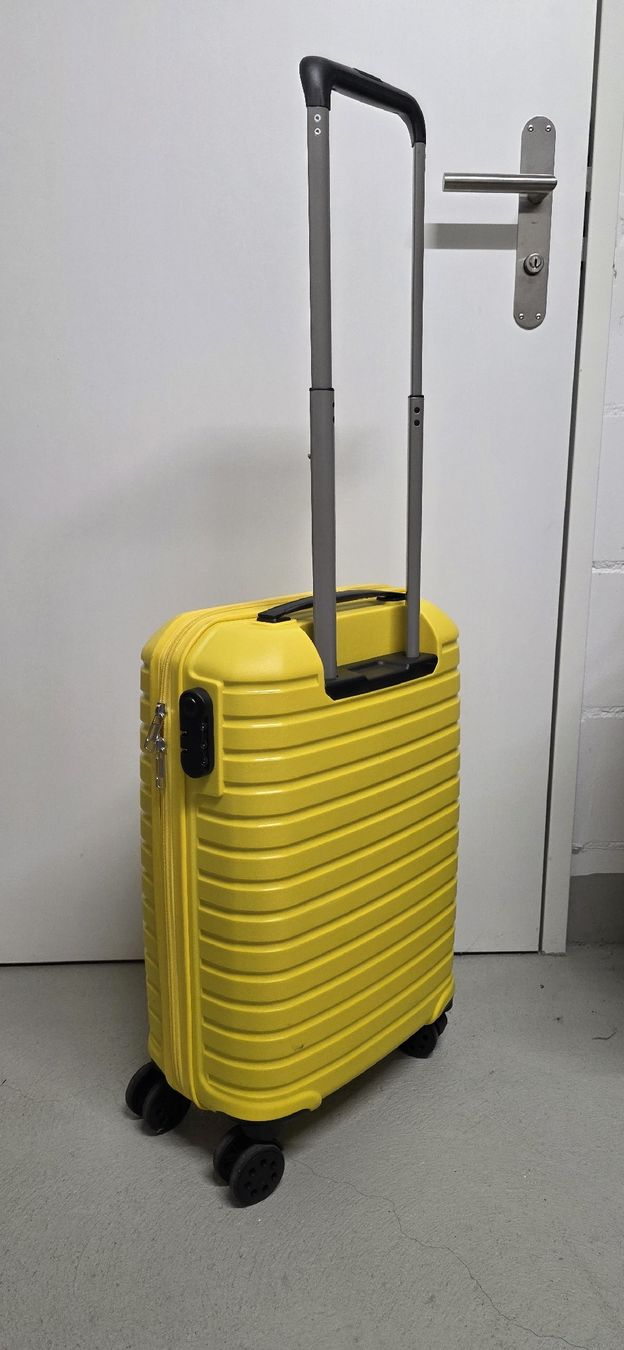 Sonstiges zu Aviatik: Koffer gelb mit Rollen – Neu (gemäss Beschreibung) aus Bremgarten AG von MARSHAL79 1