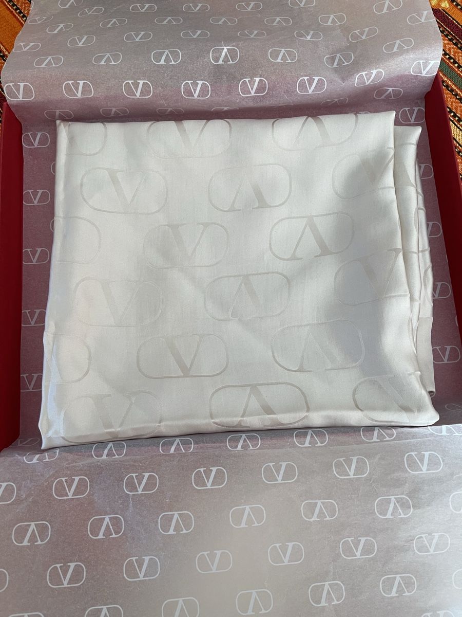 Valentino Foulard & Sciarpe: Valentino Garavani Halstuch – Nuovo e nell'imballaggio originale da Capolago venduto da Bj6g 1
