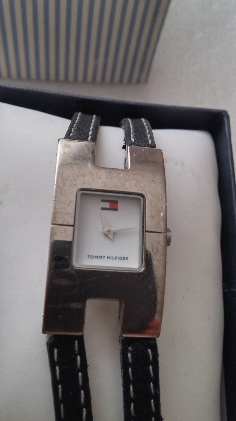 Tommy Hilfiger Uhren: Tommy Hilfiger Damen Armbanduhr – Gebraucht aus Zürich von sendbad