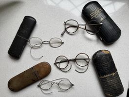 antike Brillen mit Etui / 1 x Holz - Etui / Rüti Glarus