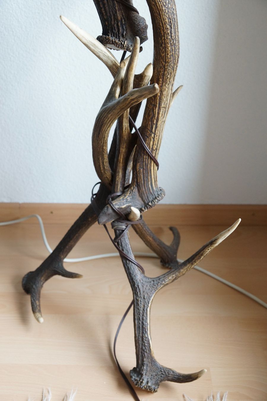 Lampade: Ständerlampe aus Hirschhorn – Usato da Obstalden venduto da Porco13 5