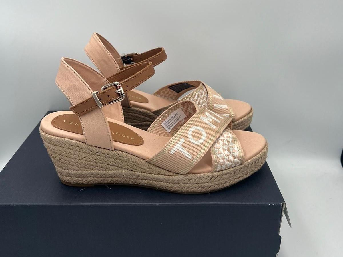 Tommy Hilfiger Scarpe da donna: Tommy Hilfiger Sandalen Grösse 37 – Nuovo e nell'imballaggio originale da Wiedlisbach venduto da Sistershop