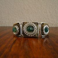 Vintage Armband mit gruenen Steinen, einzigartig!