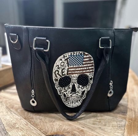Damen Handtasche schwarz mit Totenkopf Motiv gebraucht