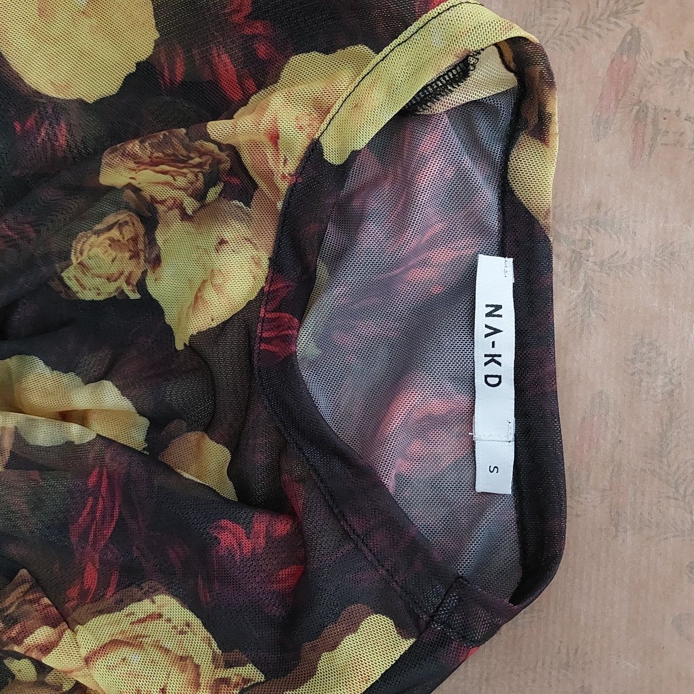 T-shirt: NA-KD Shirt mit Blumenmuster – Nuovo (secondo la descrizione) da Muri AG venduto da ReBoutique 3