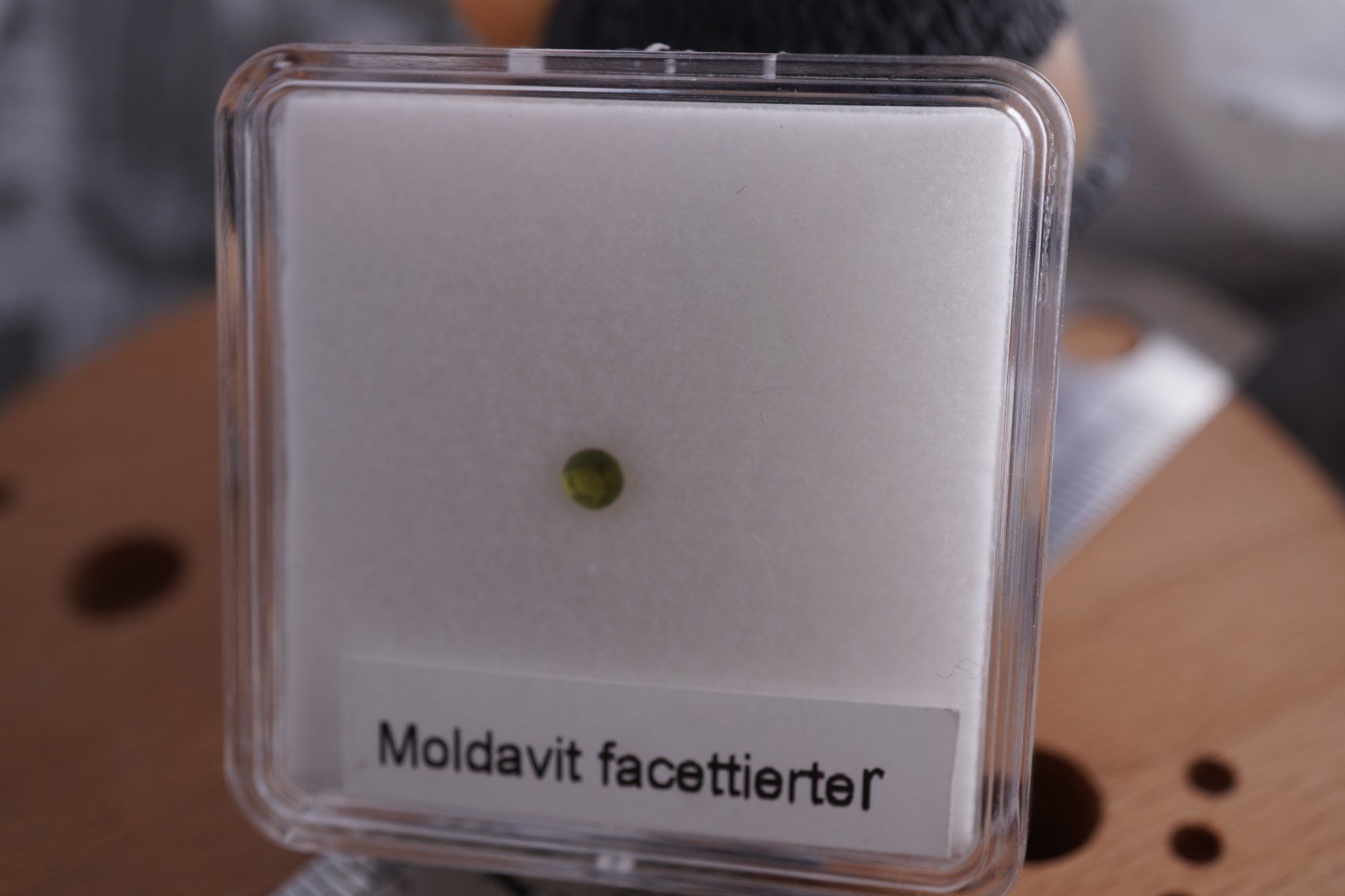 Pietre preziose: Moldavit   Facettiert 2,5mm     ab  1.-     Räumung – Nuovo e nell'imballaggio originale da Eschenbach SG venduto da topstone 6