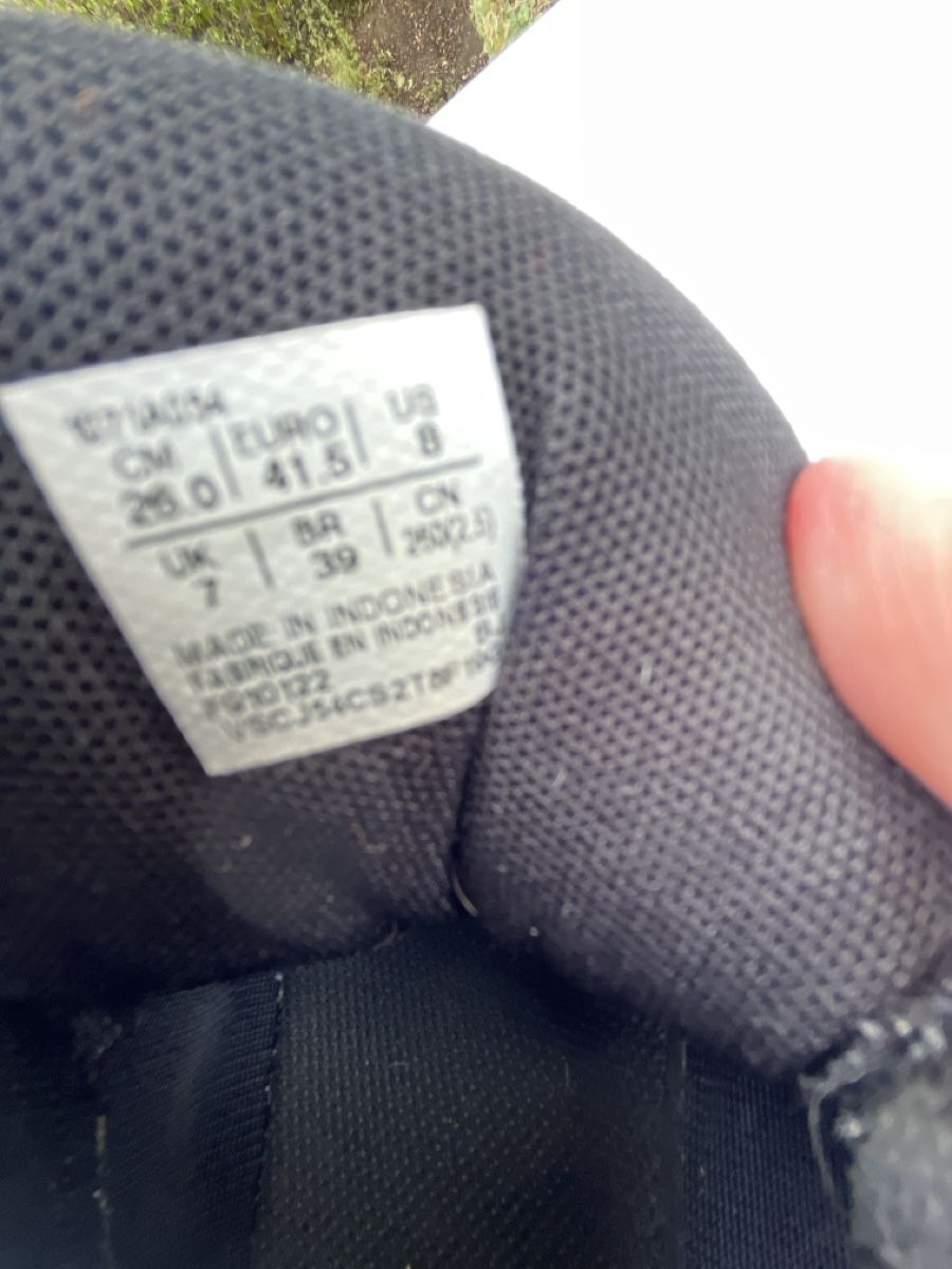 Asics Scarpe da uomo: Asics Turnschuhe schwarz Grösse 41.5 gebraucht – Usato da Zug venduto da April5 4