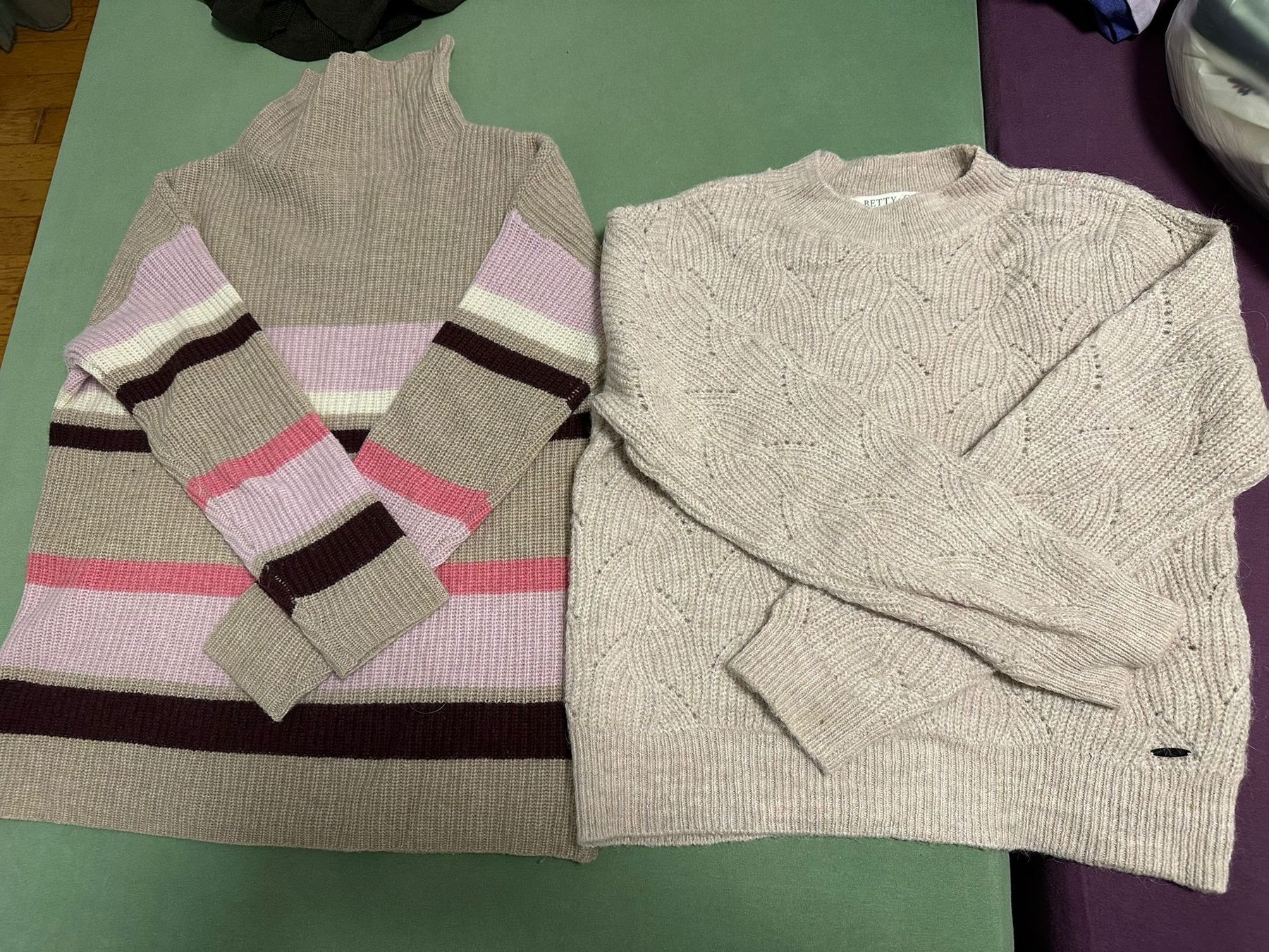Lots de vêtements: Frauenpullover grösser S – Neuf avec emballage d'origine à Bülach par benjamin319