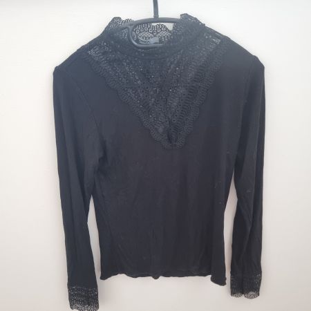 Damen Pullover Schwarz Grösse M mit Spitze von ONLY